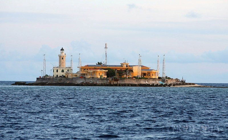 Đảo Phan Vinh, thuộc quần đảo Trường Sa (Khánh Hòa) được lấy theo tên Liệt sỹ, Anh hùng lực lượng vũ trang Nguyễn Phan Vinh, Chỉ huy tàu C235, đã hy sinh anh dũng tại khu vực Hòn Hèo (xã Ninh Vân, thị xã Ninh Hòa, tỉnh Khánh Hòa) trên Đường Hồ Chí Minh trên biển, tháng 3/1968. (Ảnh: Phương Hoa/TTXVN)