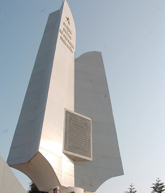 Đài tưởng niệm Bến tàu không số K15, Đồ Sơn (Hải Phòng) - điểm xuất phát Đường Hồ Chí Minh trên biển trong cuộc kháng chiến chống Mỹ, cứu nước. (Ảnh: Đình Trân/TTXVN)