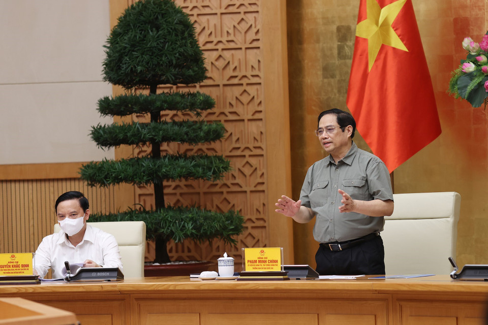 Thủ tướng Phạm Minh Chính, Trưởng Ban Chỉ đạo Quốc gia phòng, chống dịch COVID-19, chủ trì cuộc họp trực tuyến giữa Ban Chỉ đạo với các địa phương để đánh giá kết quả công tác phòng, chống dịch COVID19 và triển khai các nhiệm vụ trọng tâm trong thời gian tới. (Ảnh: Dương Giang/TTXVN)