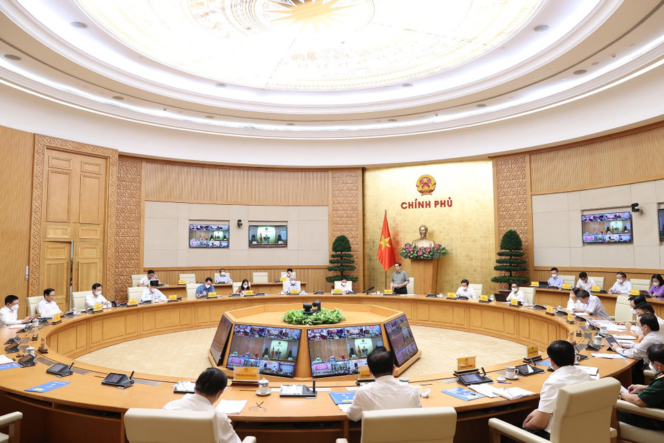 Quang cảnh cuộc họp trực tuyến tại điểm cầu Chính phủ. (Ảnh: Dương Giang/TTXVN)