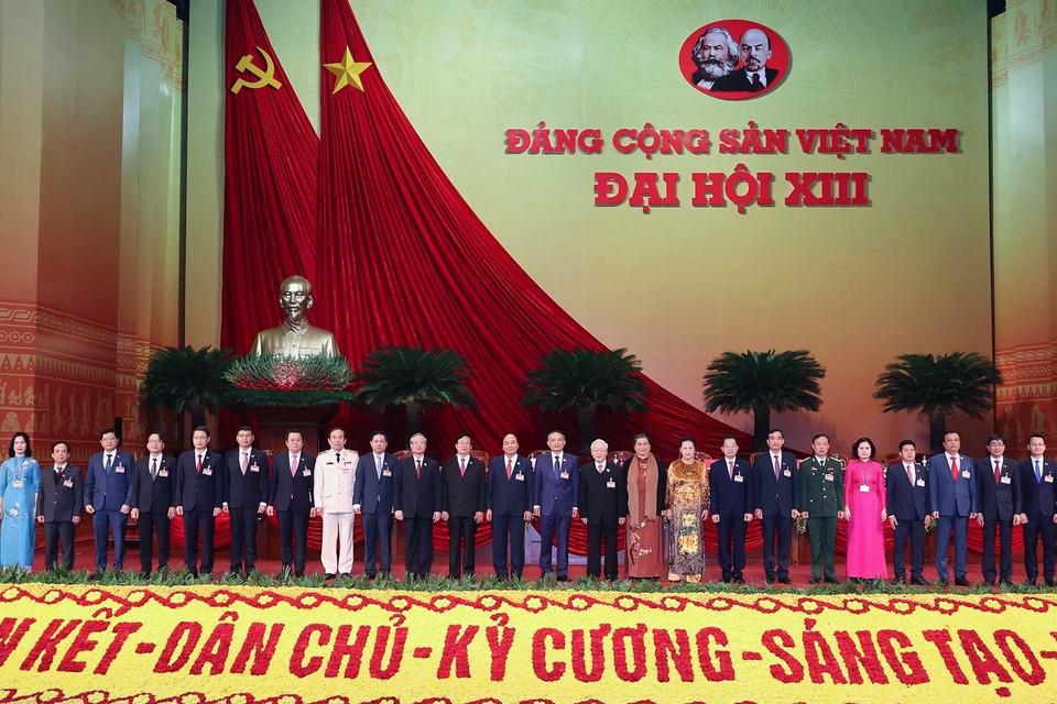  Các đồng chí lãnh đạo Đảng, Nhà nước chụp ảnh chung với Đoàn đại biểu Đảng bộ thành phố Đà Nẵng. (Ảnh: TTXVN)