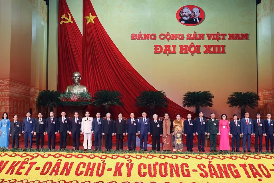  Các đồng chí lãnh đạo Đảng, Nhà nước chụp ảnh chung với Đoàn đại biểu Đảng bộ thành phố Đà Nẵng. (Ảnh: TTXVN)