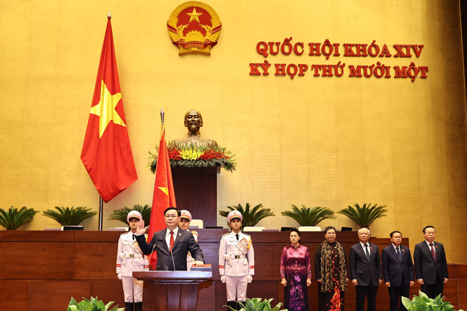 Chủ tịch Quốc hội Vương Đình Huệ tuyên thệ nhậm chức. (Ảnh: Dương Giang/TTXVN)