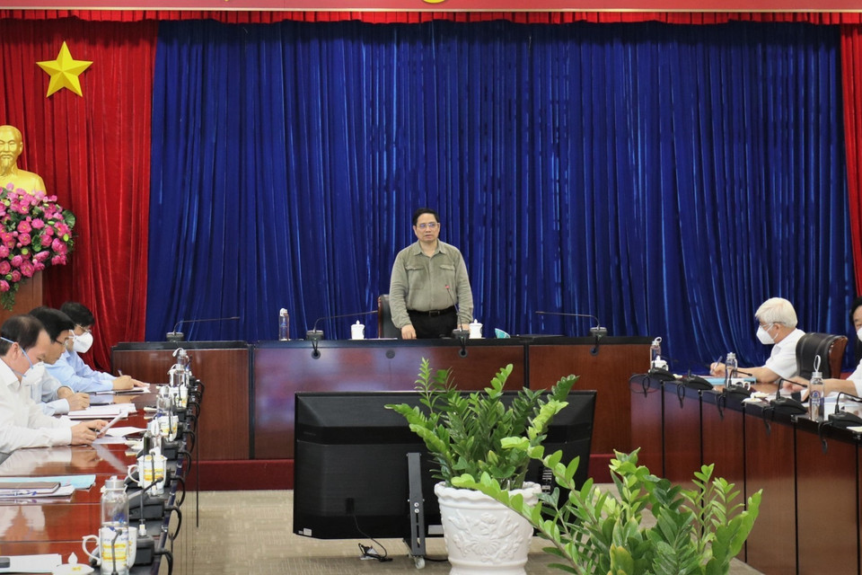 Thủ tướng Chính phủ Phạm Minh Chính, Trưởng Ban chỉ đạo Quốc gia phòng, chống dịch COVID-19 phát biểu tại buổi làm việc với lãnh đạo tỉnh Bình Dương. (Ảnh: TTXVN)