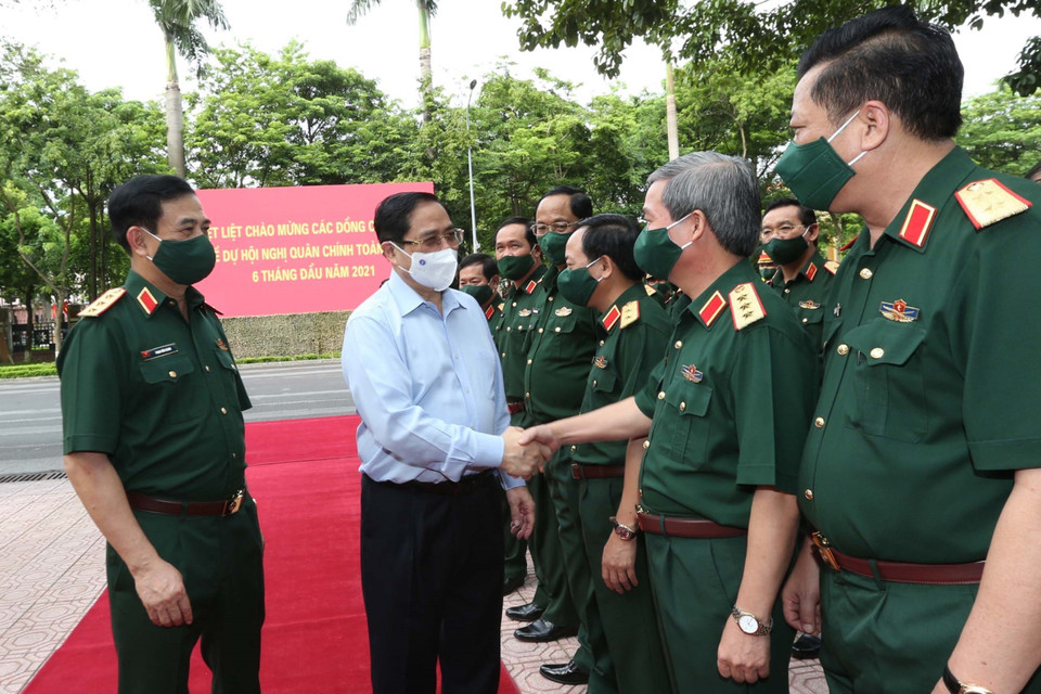 Dự hội nghị có Đại tướng Lương Cường, Ủy viên Bộ Chính trị, Ủy viên Thường vụ QUTƯ, Chủ nhiệm Tổng cục Chính trị; Thượng tướng Nguyễn Tân Cương, Ủy viên Trung ương Đảng, Ủy viên Thường vụ QUTƯ, Tổng Tham mưu trưởng, Thứ trưởng Bộ Quốc phòng; cùng các thủ trưởng Bộ Quốc phòng, Tổng cục Chính trị, Bộ Tổng Tham mưu; đại biểu lãnh đạo các ban, bộ, ngành Trung ương; lãnh đạo các cơ quan, đơn vị trực thuộc Bộ Quốc phòng. (Ảnh: Trọng Đức/TTXVN)