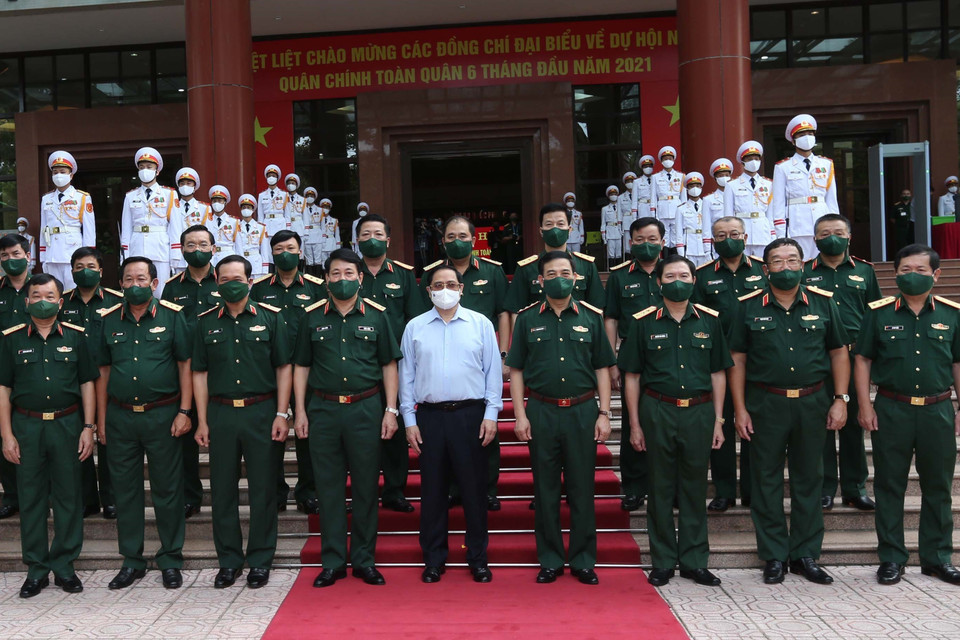 Thủ tướng Phạm Minh Chính chụp ảnh lưu niệm với các đại biểu dự hội nghị. (Ảnh: Trọng Đức/TTXVN)