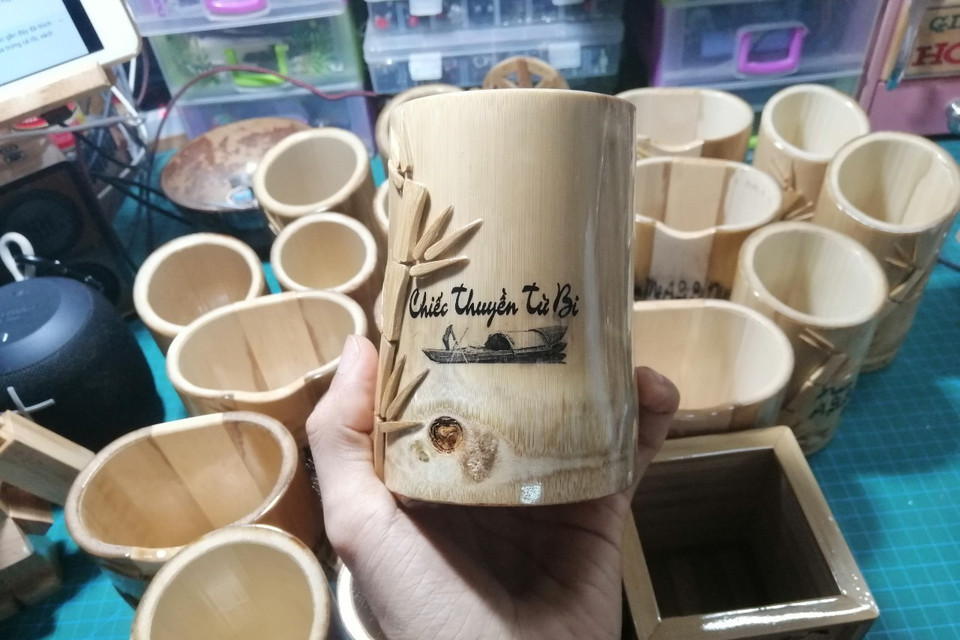 Những sản phẩm độc đáo từ tre do Hồ Em tạo ra. (Ảnh: Công Mạo/TTXVN)