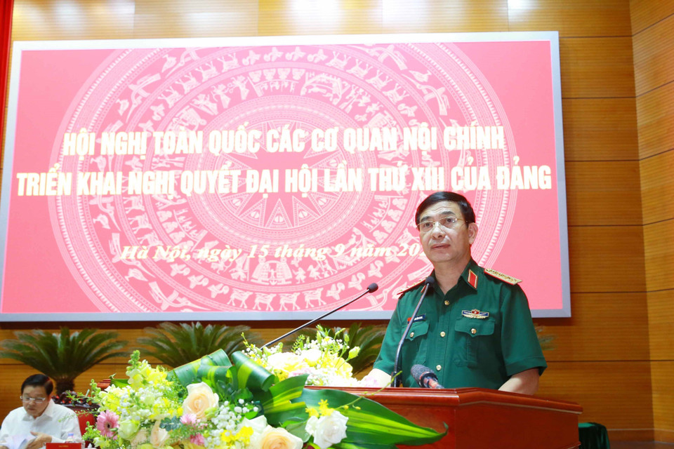 Ông Phan Văn Giang, Ủy viên Bộ Chính trị, Bộ trưởng Bộ Quốc phòng phát biểu tại hội nghị. (Ảnh: Phương Hoa/TTXVN)