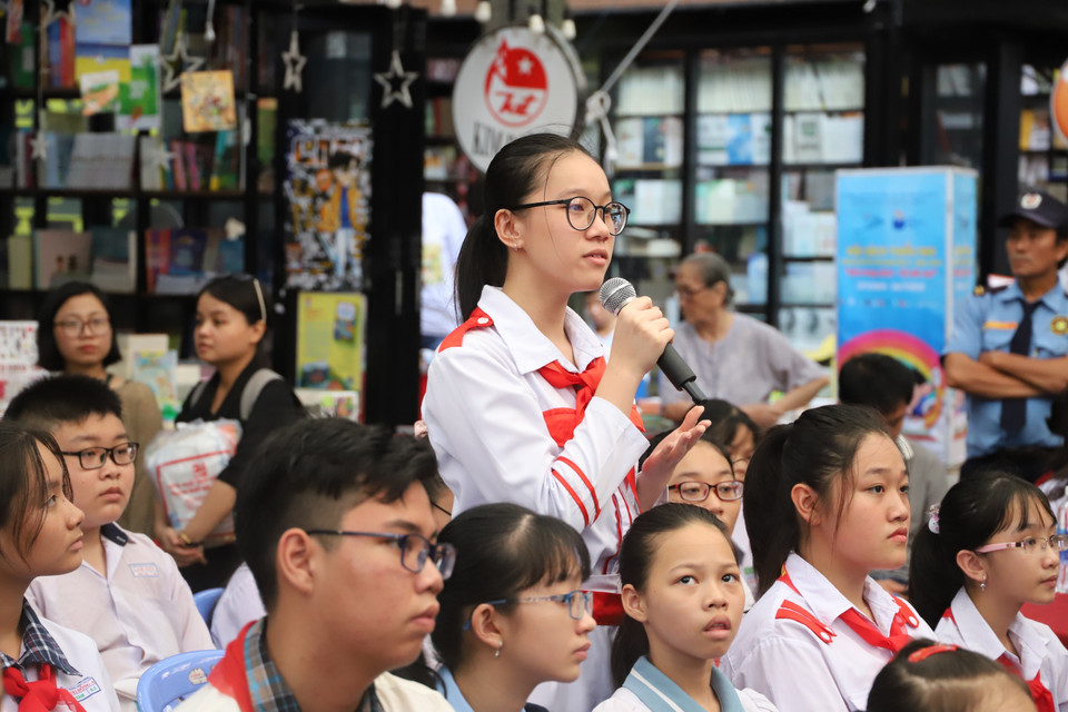 Các em thiếu nhi chia sẻ ý kiến của mình tại buổi toạ đàm Thiếu nhi 4.0: Xem gì, Nghe gì, Đọc gì? do Thành Đoàn Thành phố Hồ Chí Minh phối hợp Sở Thông tin và Truyền thông Thành phố Hồ Chí Minh tổ chức. (Ảnh: Hồng Giang/TTXVN.)
