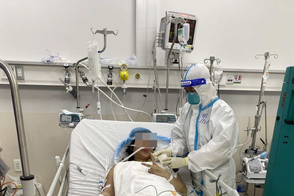 Thai phụ mắc COVID-19 nặng được can thiệp ECMO thành công tại Bệnh viện Hồi sức COVID-19 Thành phố Hồ Chí Minh. (Ảnh: TTXVN phát)
