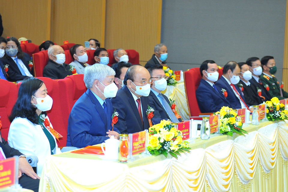 Chủ tịch nước Nguyễn Xuân Phúc và các đại biểu tham dự buổi lễ. (Ảnh: Minh Đức/TTXVN)