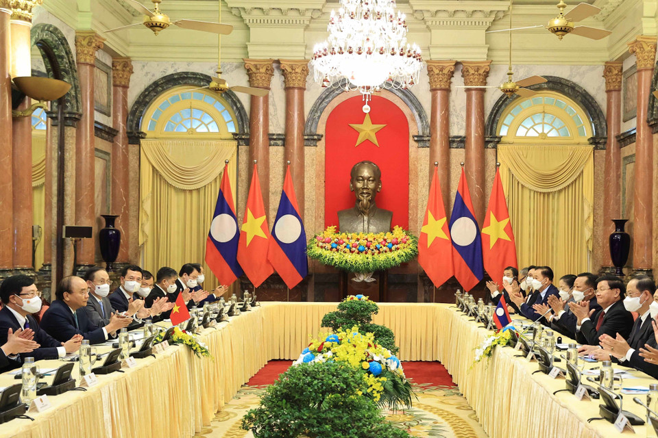 Chủ tịch nước Nguyễn Xuân Phúc hội kiến Tổng Bí thư, Chủ tịch nước Lào Thongloun Sisoulith. (Ảnh: Thống Nhất/TTXVN)