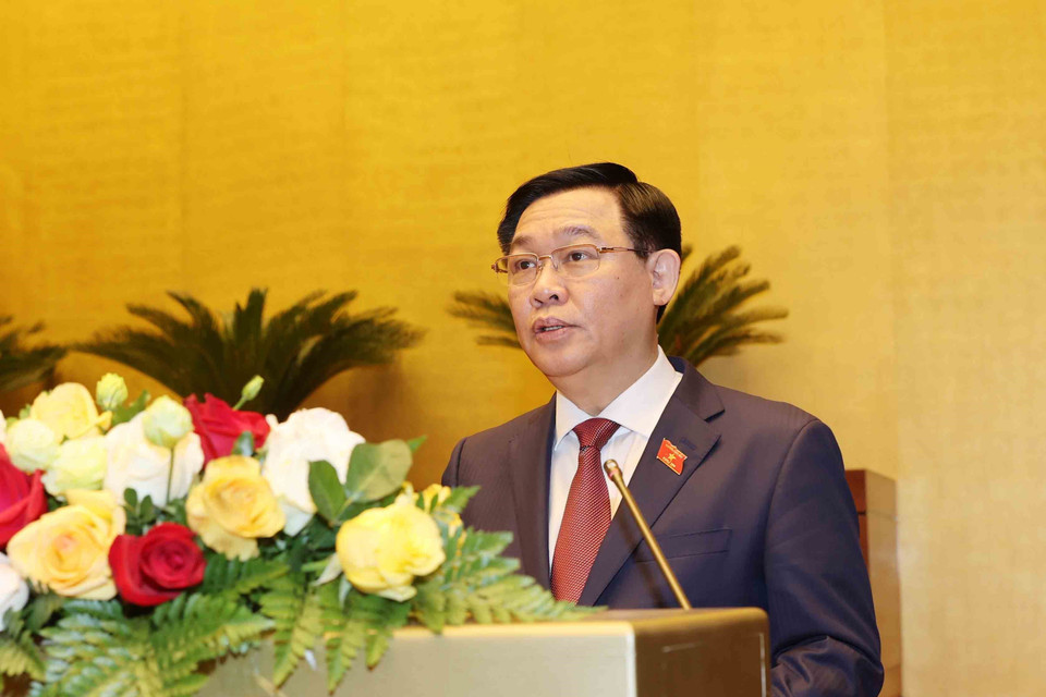 Chủ tịch Quốc hội Vương Đình Huệ đọc Tờ trình Quốc hội miễn nhiệm chức vụ Chủ tịch nước. (Ảnh: Trí Dũng/TTXVN)