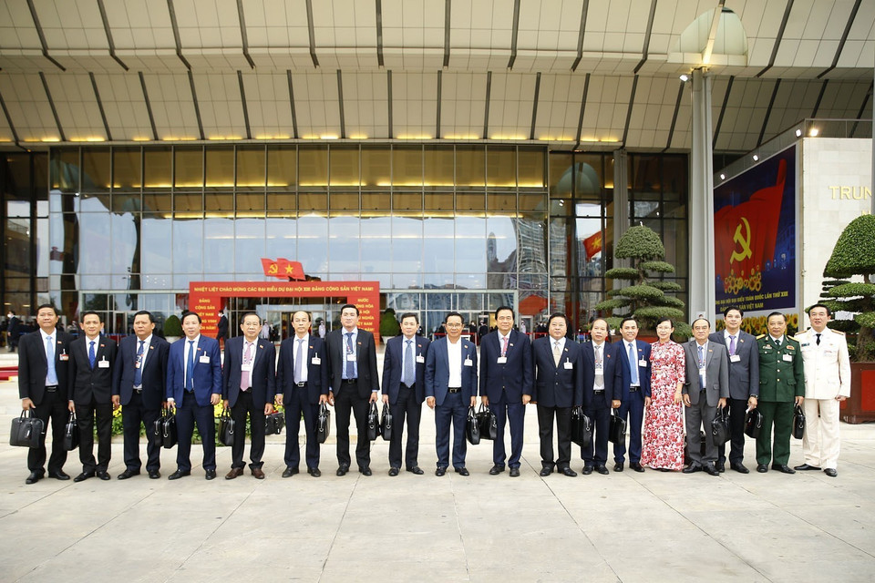 Đoàn đại biểu Đảng bộ tỉnh Long An dự phiên họp chiều 28/1. (Ảnh: TTXVN)