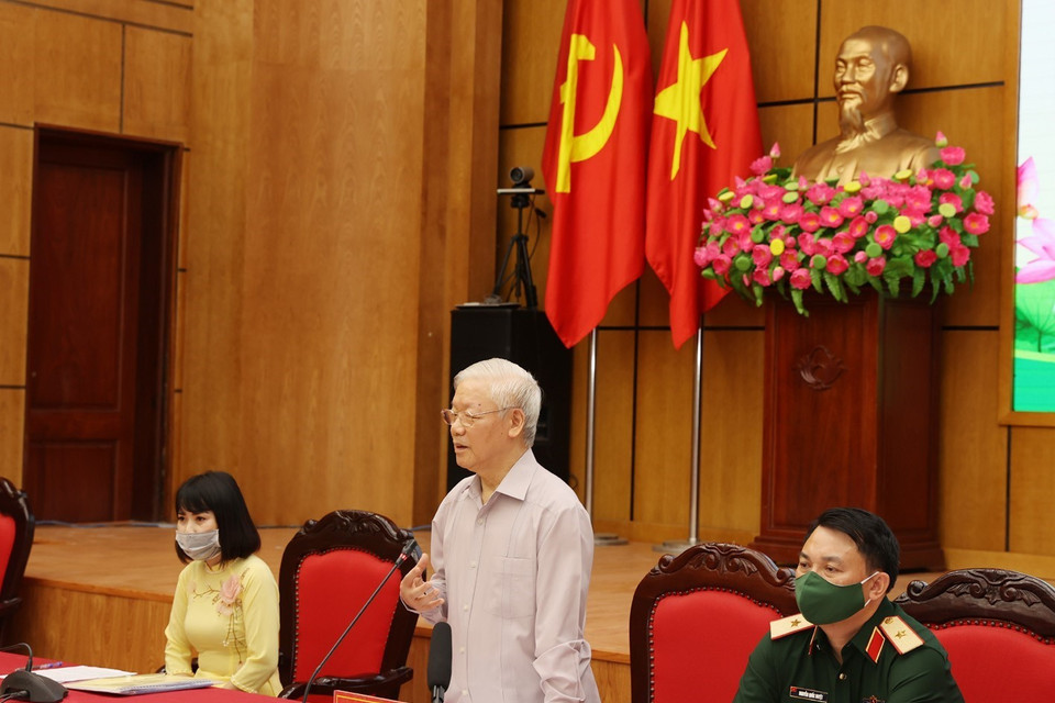 Tổng Bí thư Nguyễn Phú Trọng, Bí thư Quân ủy Trung ương trình bày Chương trình hành động. (Ảnh: Trí Dũng/TTXVN)