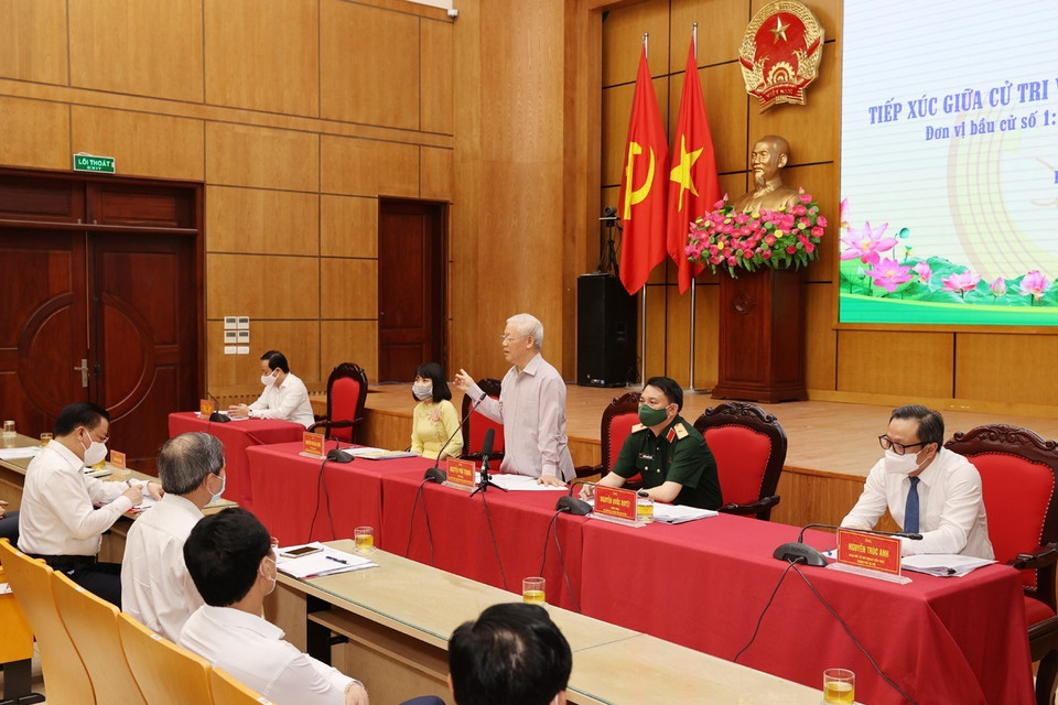 Tổng Bí thư Nguyễn Phú Trọng, Bí thư Quân ủy Trung ương trình bày Chương trình hành động. (Ảnh: Trí Dũng/TTXVN)