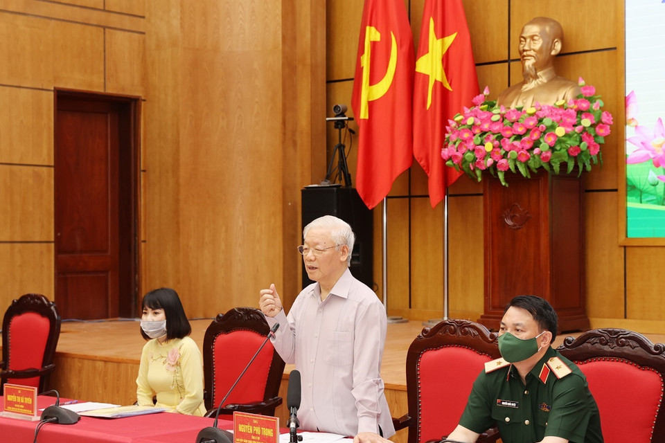 Tổng Bí thư Nguyễn Phú Trọng, Bí thư Quân ủy Trung ương trình bày Chương trình hành động. (Ảnh: Trí Dũng/TTXVN)