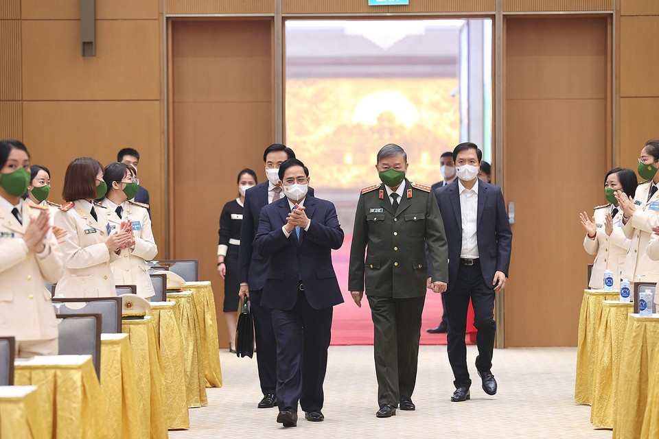 Thủ tướng Phạm Minh Chính đến dự buổi gặp mặt đoàn đại biểu dự Đại hội đại biểu Phụ nữ Bộ Công an lần IX. (Ảnh: Dương Giang/TTXVN)