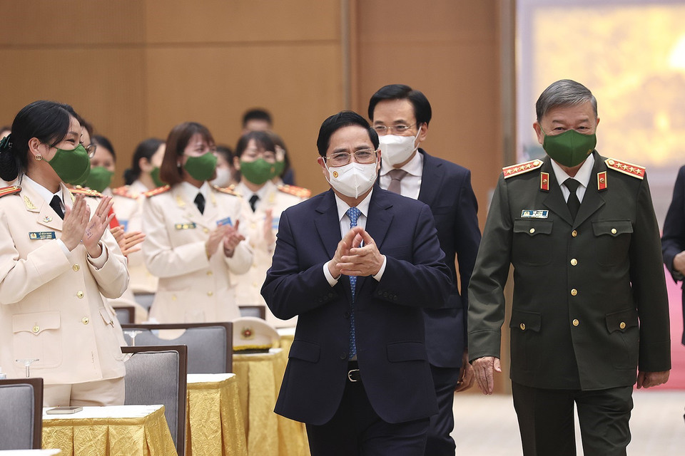 Thủ tướng Phạm Minh Chính đến dự buổi gặp mặt đoàn đại biểu dự Đại hội đại biểu Phụ nữ Bộ Công an lần IX. (Ảnh: Dương Giang/TTXVN)