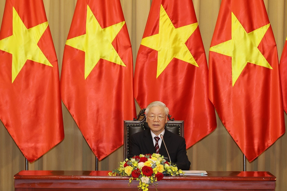 Tổng Bí thư, Chủ tịch nước Nguyễn Phú Trọng nói chuyện với các Đại sứ. (Ảnh: Trí Dũng/TTXVN)