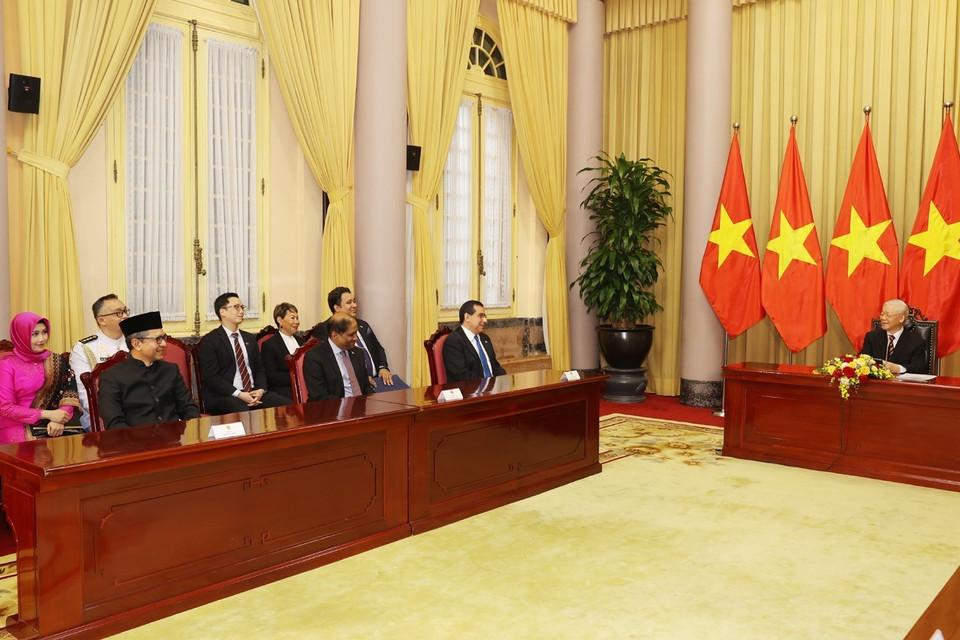 Tổng Bí thư, Chủ tịch nước Nguyễn Phú Trọng nói chuyện với các Đại sứ. (Ảnh: Trí Dũng/TTXVN)