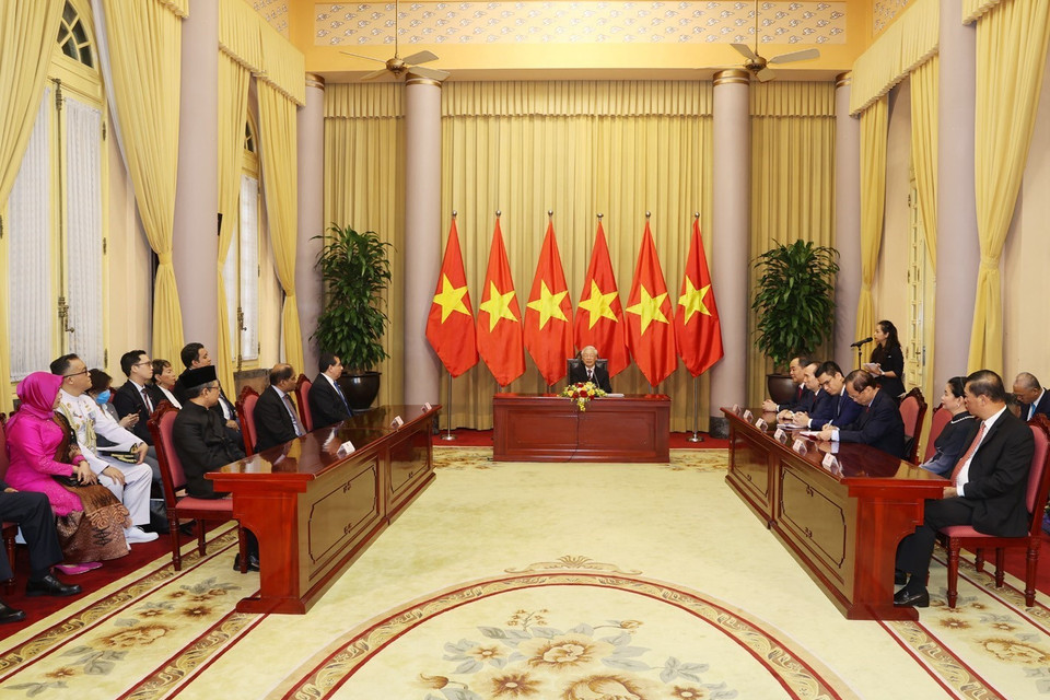 Tổng Bí thư, Chủ tịch nước Nguyễn Phú Trọng nói chuyện với các Đại sứ. (Ảnh: Trí Dũng/TTXVN)