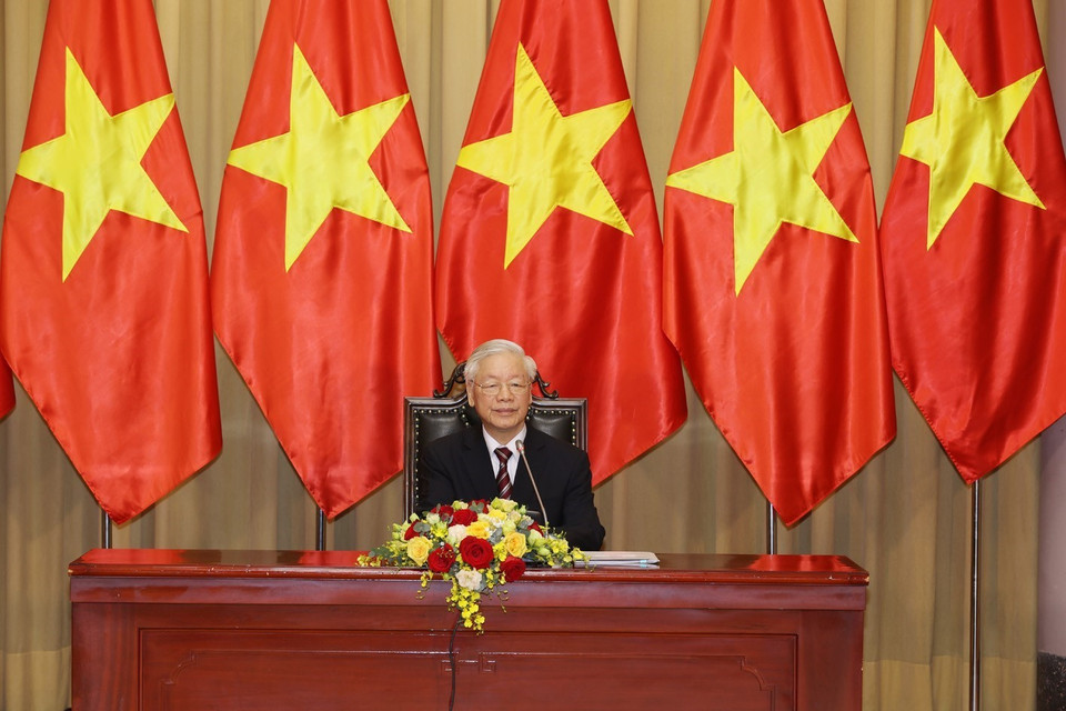 Tổng Bí thư, Chủ tịch nước Nguyễn Phú Trọng nói chuyện với các Đại sứ. (Ảnh: Trí Dũng/TTXVN)