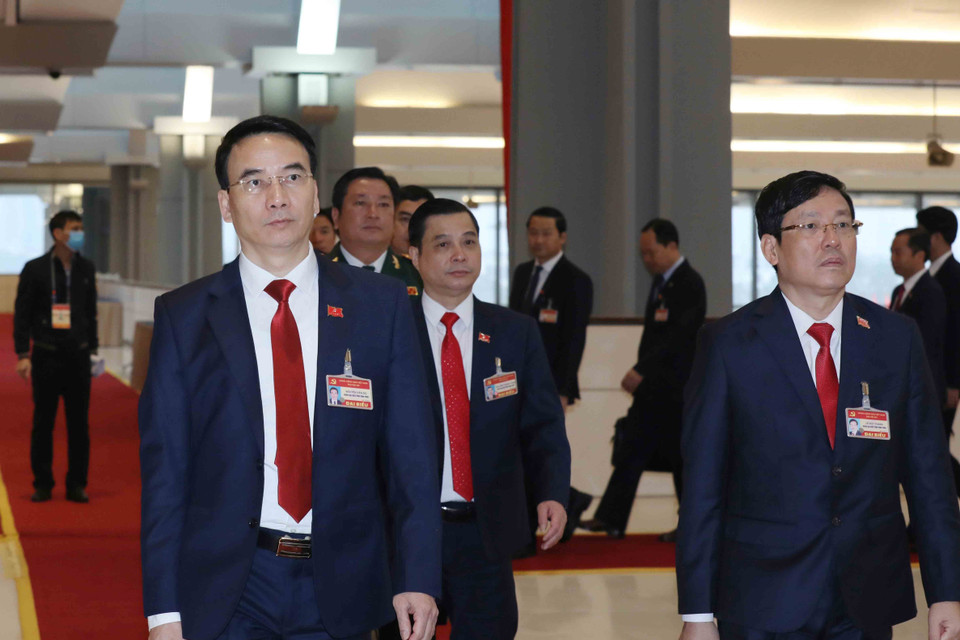  Các đại biểu đoàn Đảng bộ tỉnh Vĩnh Phúc đến dự phiên họp sáng 30/1. (Ảnh: TTXVN)