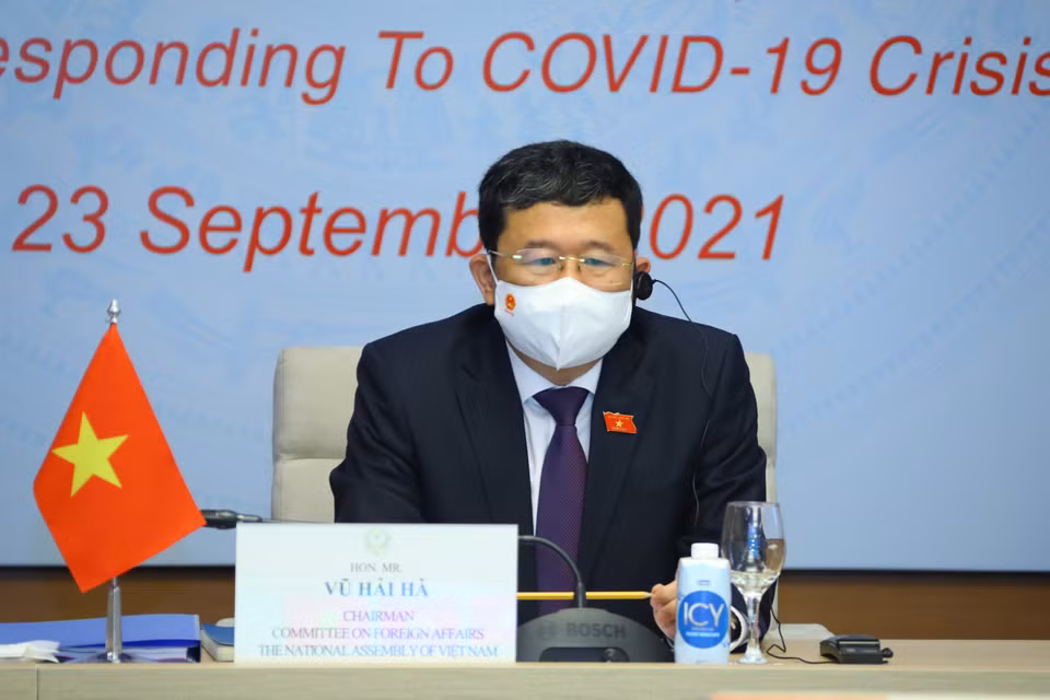 Đoàn đại biểu Ủy ban Đối ngoại của Quốc hội Việt Nam do ông Vũ Hải Hà, Chủ nhiệm Ủy ban làm Trưởng đoàn dự Hội nghị lần thứ 8 Ủy ban Đối ngoại Quốc hội Campuchia - Lào - Việt Nam về Khu vực Tam giác phát triển do Quốc hội Campuchia tổ chức theo hình thức trực tuyến. (Ảnh: Nguyễn Điệp/TTXVN)