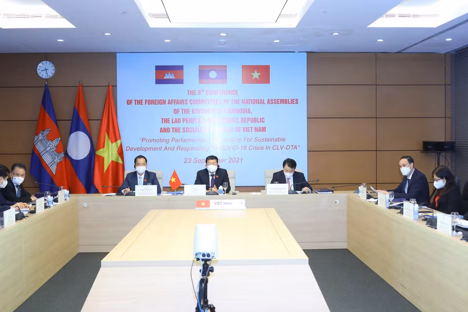 Đoàn đại biểu Ủy ban Đối ngoại của Quốc hội Việt Nam do ông Vũ Hải Hà, Chủ nhiệm Ủy ban làm Trưởng đoàn dự tại điểm cầu Hà Nội. (Ảnh: Nguyễn Điệp/TTXVN) 