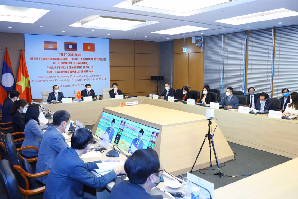 Sáng 23/9, Hội nghị lần thứ 8 Ủy ban Đối ngoại Quốc hội Campuchia-Lào-Việt Nam về Khu vực Tam giác phát triển đã được Quốc hội Campuchia tổ chức theo hình thức trực tuyến. (Ảnh: Nguyễn Điệp/TTXVN)