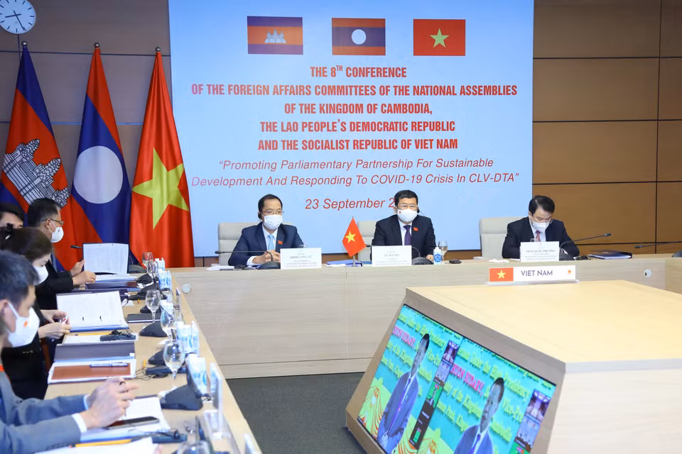 Hội nghị có chủ đề Tăng cường quan hệ đối tác nghị viện vì sự phát triển bền vững và ứng phó với khủng khoảng COVID-19 ở Khu vực Tam giác phát triển Campuchia-Lào-Việt Nam. (Ảnh: Nguyễn Điệp/TTXVN)