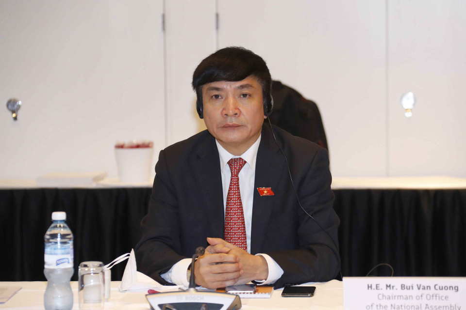 Tổng Thư ký, Chủ nhiệm Văn phòng Quốc hội Bùi Văn Cường tham dự tọa đàm. (Ảnh: Doãn Tấn/TTXVN)