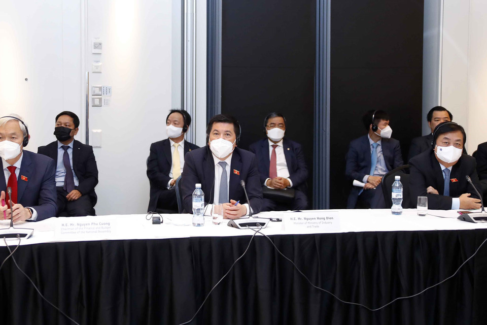 Đại biểu đoàn Việt Nam tham dự tọa đàm. (Ảnh: Doãn Tấn/TTXVN)