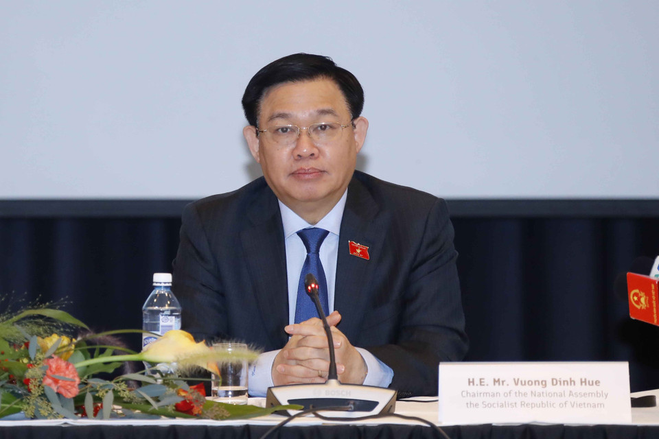 Hình ảnh Chủ tịch Quốc hội Vương Đình Huệ phát biểu tại tọa đàm. (Ảnh: Doãn Tấn/TTXVN)