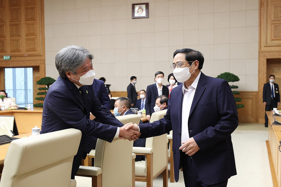 Thủ tướng Phạm Minh Chính với các đại biểu tham dự buổi gặp mặt. (Ảnh: Dương Giang/TTXVN)