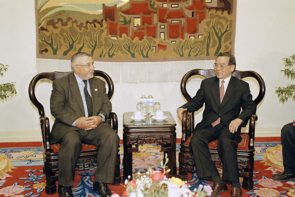 Thủ tướng Phan Văn Khải hội kiến Chủ tịch Hạ viện Maroc Abdelwahed Radi thăm chính thức Việt Nam (3-7/3/2003). (Ảnh: Tùng Lâm/TTXVN)