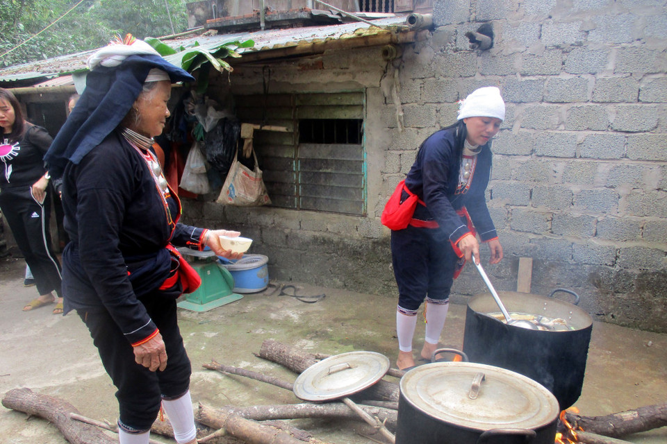 Người dân tộc Dao huyện Cẩm Thủy tụ họp đón Tết năm cùng. (Ảnh: Nguyễn Nam/TTXVN)