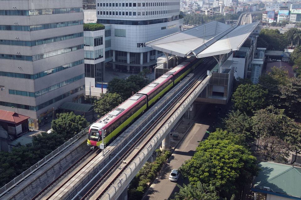 Lộ trình chạy thử, đoàn tàu xuất phát từ ga S1 (Nhổn) chạy đến ga S8 (Cầu Giấy) rồi quay ngược lại, khoảng cách từ S1 đến S8 dài 8,5km. (Ảnh: Huy Hùng/TTXVN)