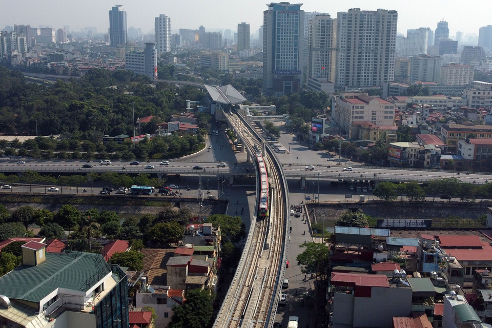 Tuyến đường sắt Nhổn-ga Hà Nội có chiều dài 12,5km, gồm 8,5km đi trên cao và 4km đi ngầm. (Ảnh: Huy Hùng/TTXVN)