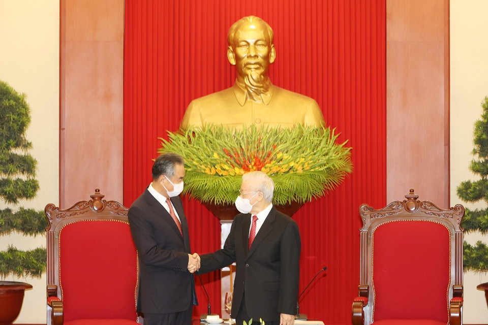 Tổng Bí thư Nguyễn Phú Trọng tiếp Ủy viên Quốc vụ, Bộ trưởng Ngoại giao Trung Quốc Vương Nghị thăm chính thức Việt Nam và dự Phiên họp lần thứ 13 Ủy ban Chỉ đạo hợp tác song phương Việt Nam-Trung Quốc. (Ảnh: Trí Dũng/TTXVN)