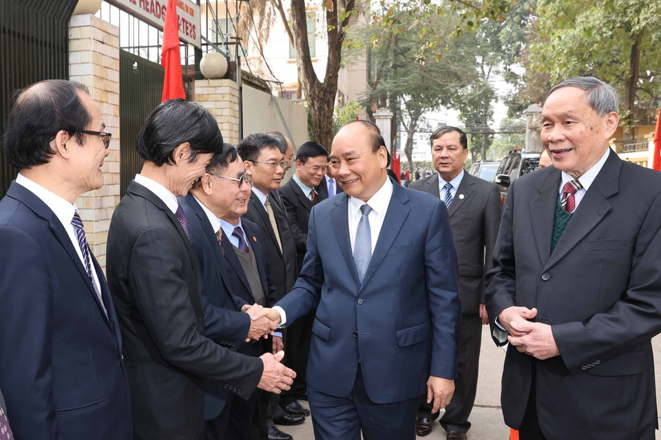 Thủ tướng Nguyễn Xuân Phúc với các lãnh đạo, cán bộ Hội nạn nhân chất độc da cam/dioxin Việt Nam. (Ảnh: Thống Nhất/TTXVN)