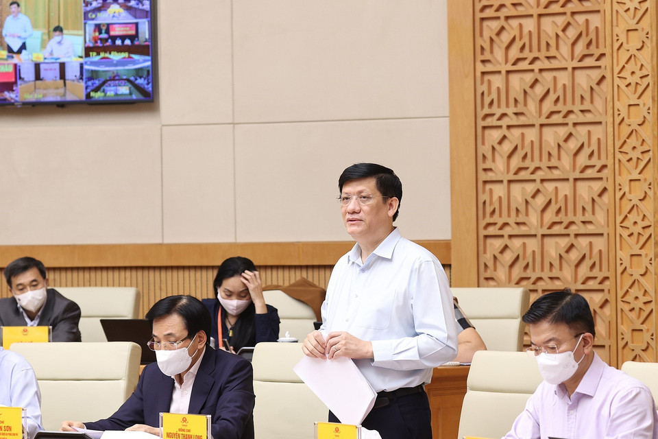 Bộ trưởng Bộ Y tế Nguyễn Thanh Long báo cáo kết quả bước đầu công tác phòng, chống dịch COVID-19 trong đợt dịch bùng phát lần thứ tư. (Ảnh: Dương Giang/TTXVN)