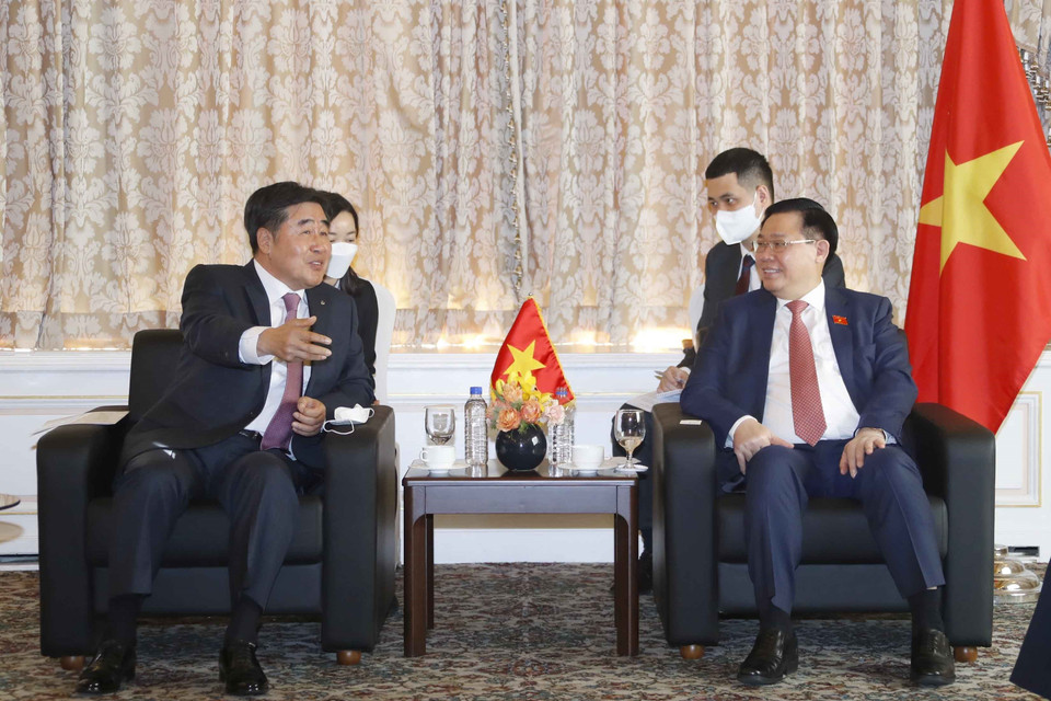  Chủ tịch Quốc hội tiếp Chủ tịch kiêm Tổng Giám đốc Deawoo E&amp;C Hàn Quốc Hyung Kim. (Ảnh: Doãn Tấn/TTXVN)