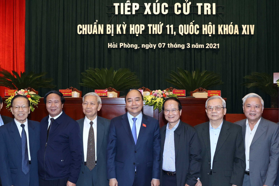 Thủ tướng Nguyễn Xuân Phúc và các đại biểu tại buổi tiếp xúc. (Ảnh: Thống Nhất/TTXVN)