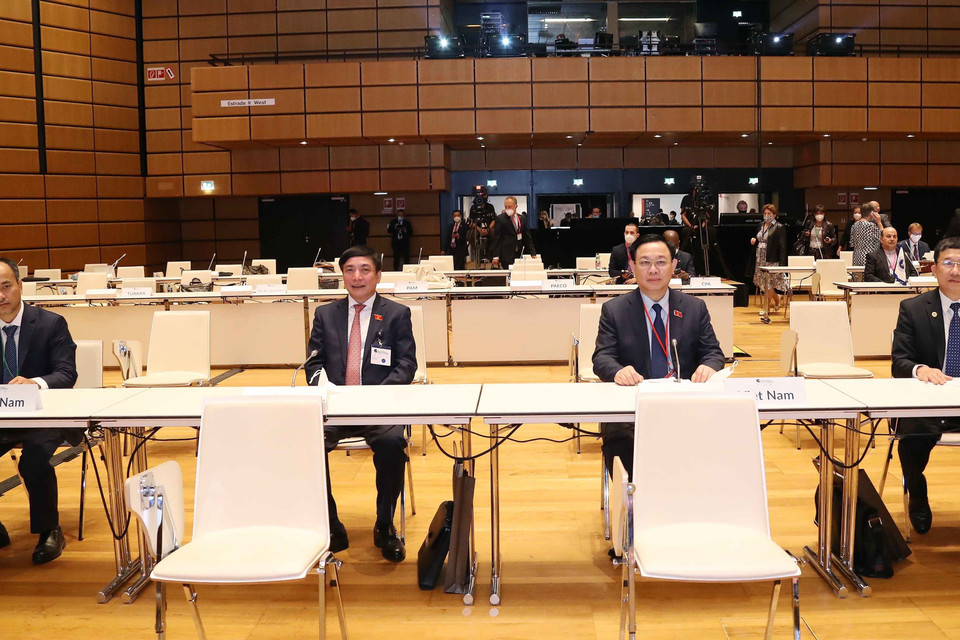 Chủ tịch Quốc hội Vương Đình Huệ và đại biểu dự lễ khai mạc. (Ảnh: Doãn Tấn/TTXVN)