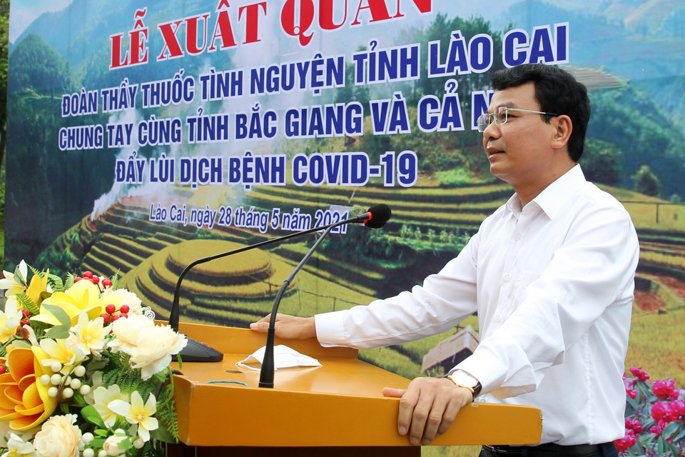 Ông Đặng Xuân Phong, Ủy viên Trung ương Đảng, Bí thư tỉnh ủy Lào Cai phát biểu giao nhiệm vụ cho đoàn công tác. (Ảnh: Quốc Khánh/TTXVN)