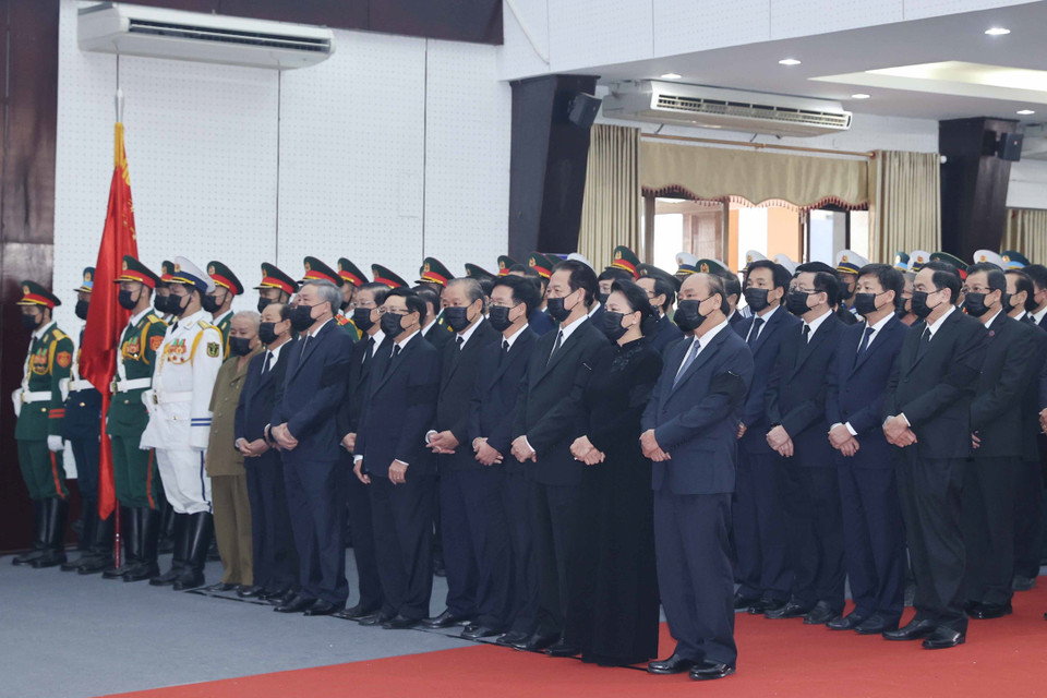 Thủ tướng Nguyễn Xuân Phúc, Chủ tịch Quốc hội Nguyễn Thị Kim Ngân cùng các đồng chí lãnh đạo, nguyên lãnh đạo Đảng và Nhà nước dự Lễ truy điệu đồng chí Trương Vĩnh Trọng. (Ảnh: Thống Nhất/TTXVN)