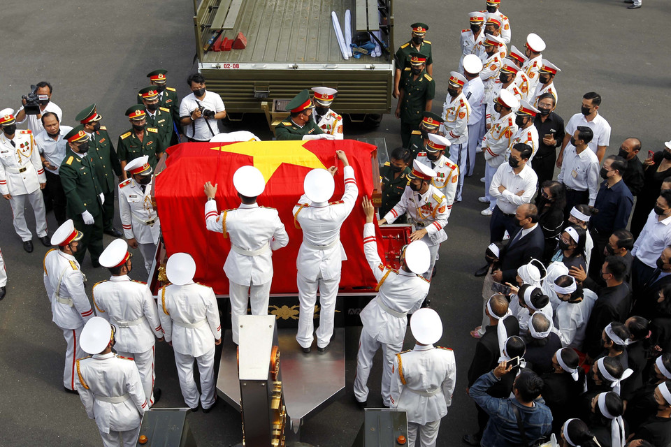 Nghi lễ di quan tiễn biệt đồng chí Trương Vĩnh Trọng về nơi an nghỉ cuối cùng. (Ảnh: Thanh Vũ/TTXVN)