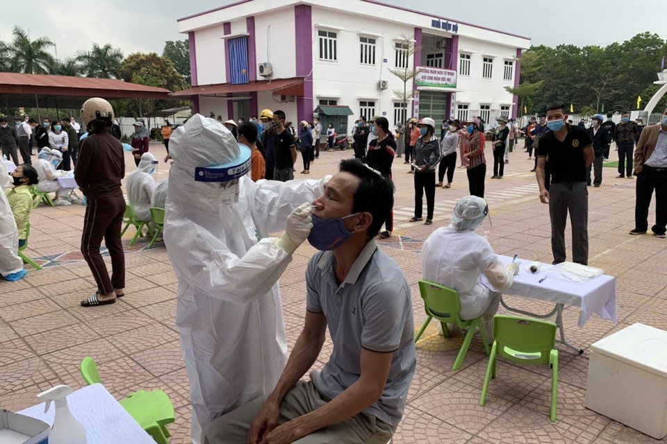 Thành phố Hải Dương dự kiến lấy khoảng 12.000 mẫu xét nghiệm SARS-CoV-2 trong ngày 24/2. (Ảnh: Mạnh Minh/TTXVN)